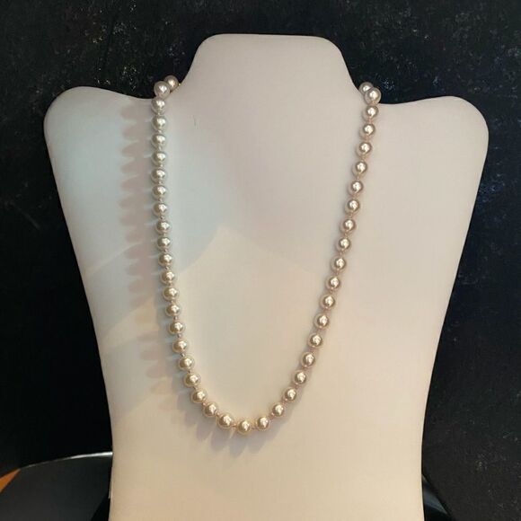 Vintage Faux Pearl Necklace - Picture 6 of 7